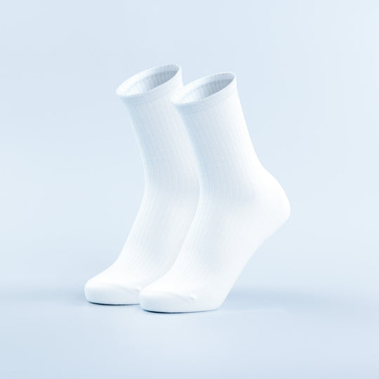 Chaussettes mi-hautes Luxe Blanc optique / Détail noir