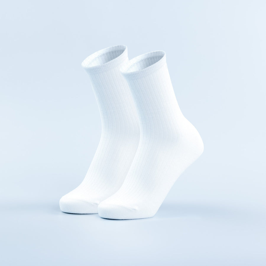 Chaussettes mi-hautes Luxe Blanc optique / Détail noir
